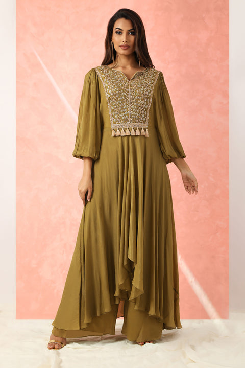 Olive green crepe tunic with pallazo and contrast dupatta.